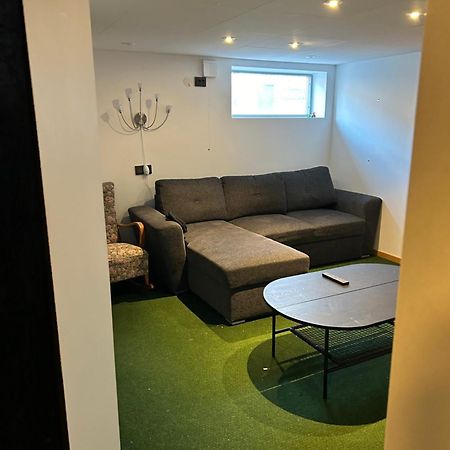 Kaellarlaegenhet Floragatan Apartment Халмщад Екстериор снимка